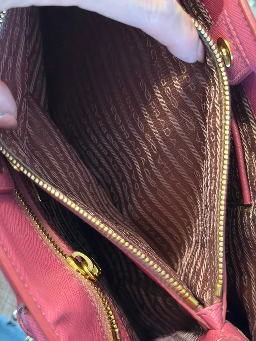 EUC Prada Pink Saffiano Leather Gold 50 in Crossbody Handbag Bow Charm dust bag - Picture 16 of 17